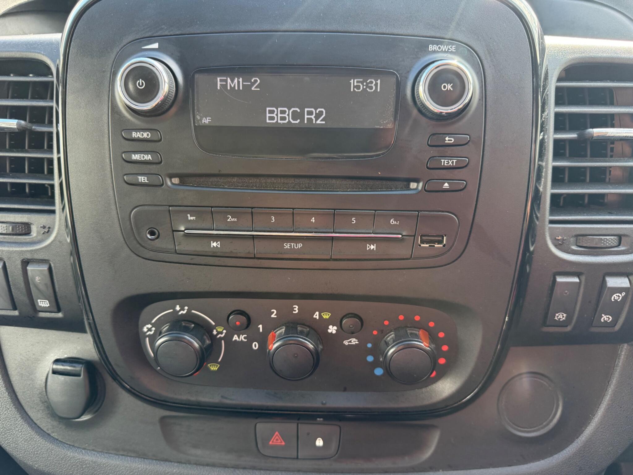 Vauxhall Vivaro 1.6 CDTi 2900 BiTurbo Sportive L1 H1 Euro 6 (s/s) 5dr — photo 89 of 98